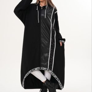 Duga crna jaknica sa kapuljačom